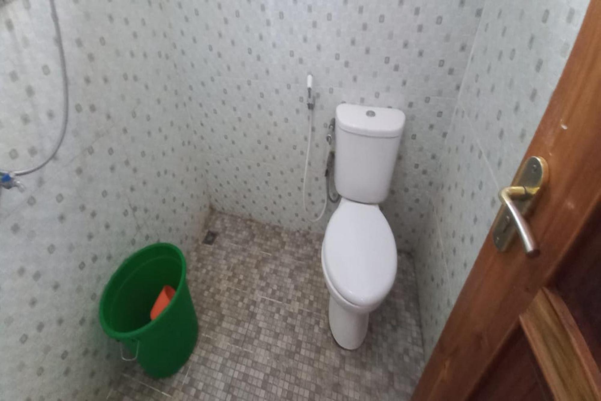 Oyo 93767 45 Guest House Sragen المظهر الخارجي الصورة